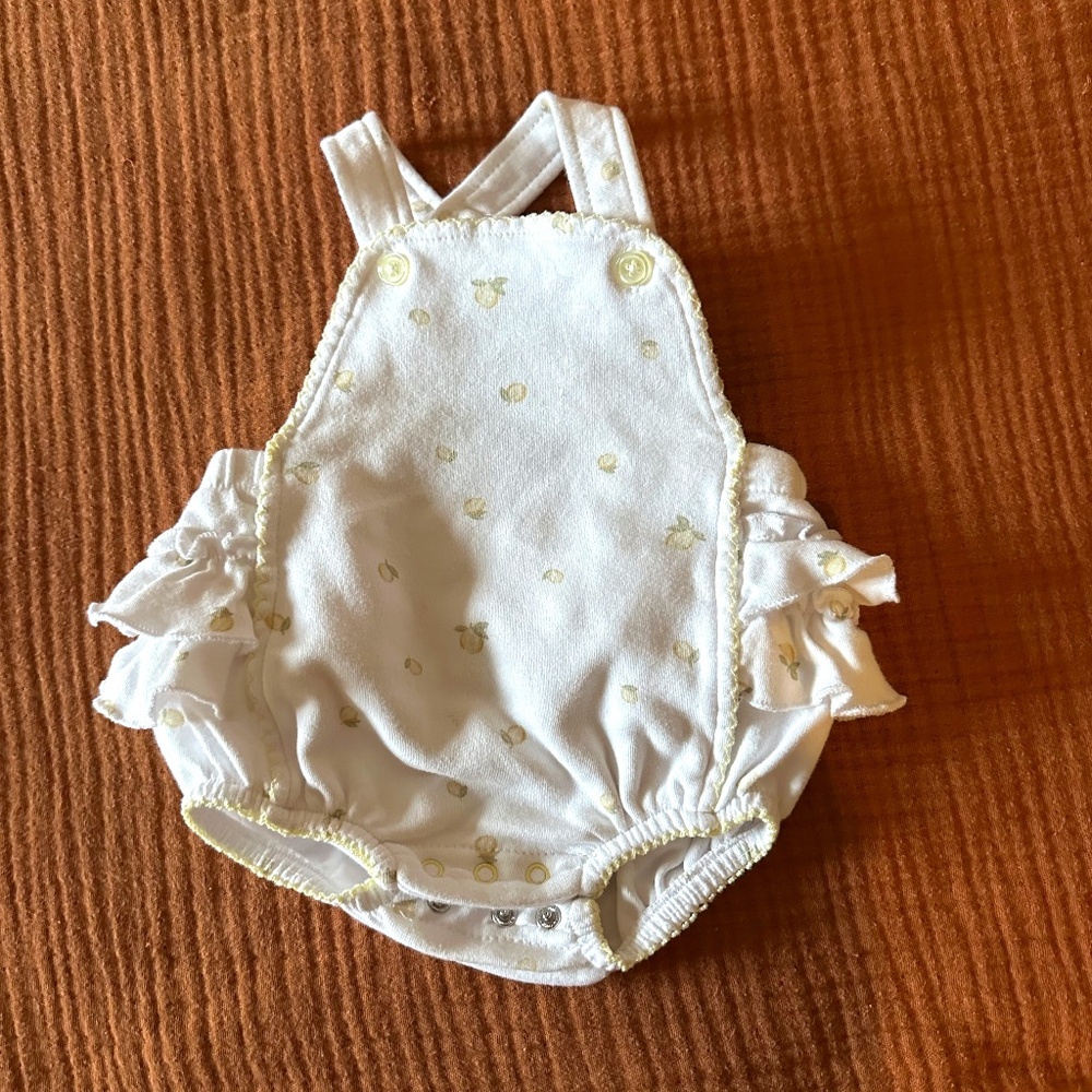 Super cute ruffle bloomer overalls- lemons